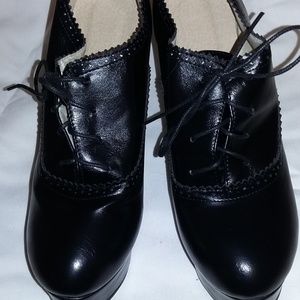Women's Black Platform Oxford Pumps